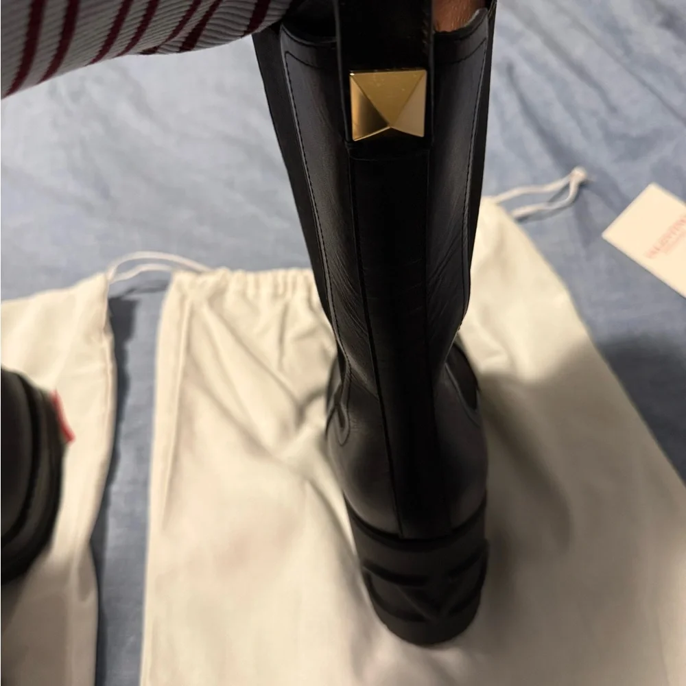 Valentino Garavani VLogo Black Leather Ankle Boots (EU42) - Picture 6 of 9